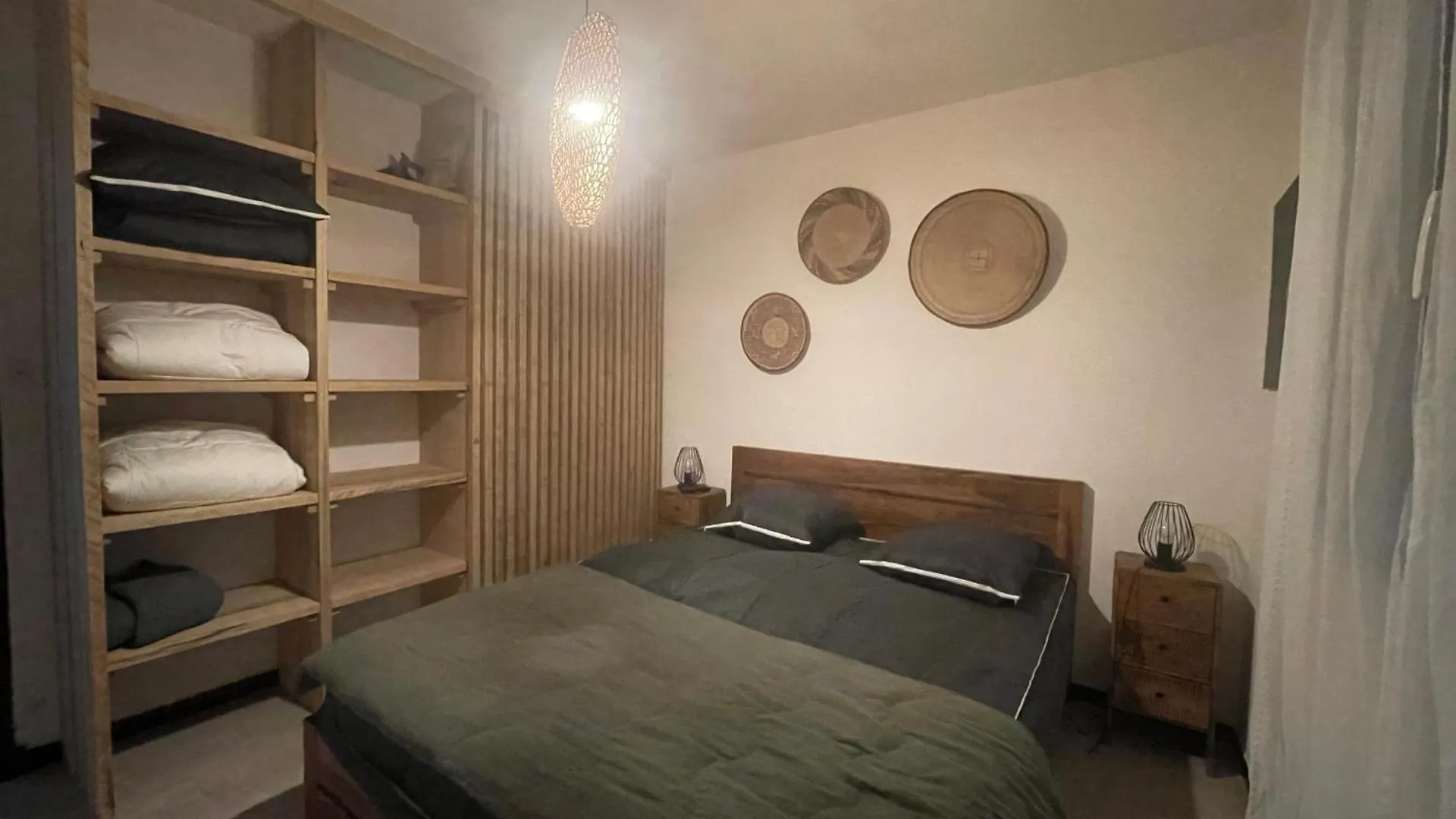 Appartement Rdc Moderne 4 Pers, Terrasse, Clim, Proche Commodites, Saintes-Maries-De-La-Mer - Fr-1-475-7 0*,  France